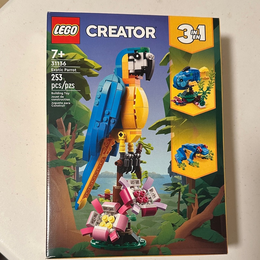 *NIB* LEGO Creator Exotic Parrot - Blue and Yellow